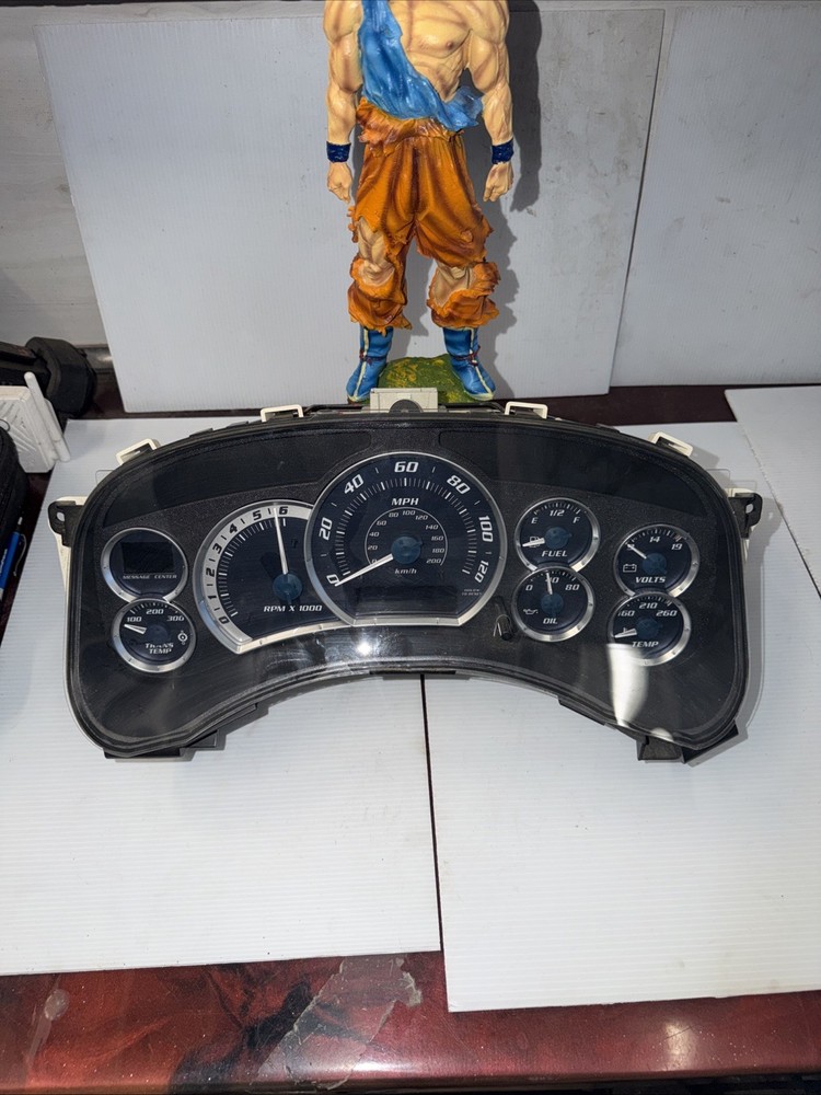 2002 Cadillac Escalade Speedometer Cluster Assembly OEM 15073350 TESTED GM