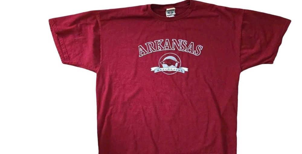 Vintage Arkansas Razorbacks  T-shirt Basketball Men’s Size 2XL Maroon
