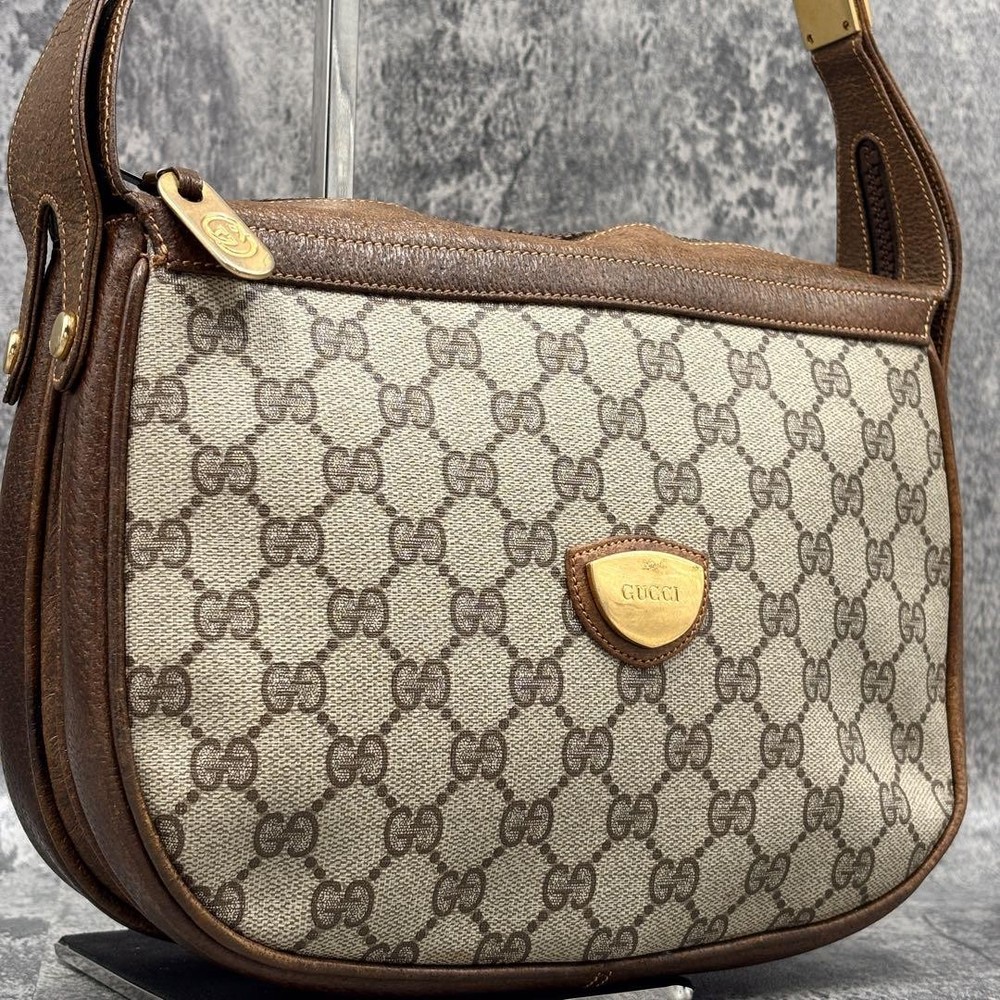 Gucci GG Brown Leather Shoulder Bag with Gold Logo Preowned