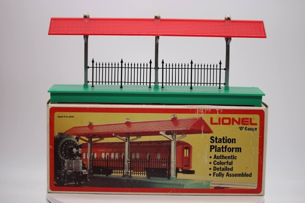 Lionel 156 O Gauge Passenger Station Platform 1:48 Scale with Original Box