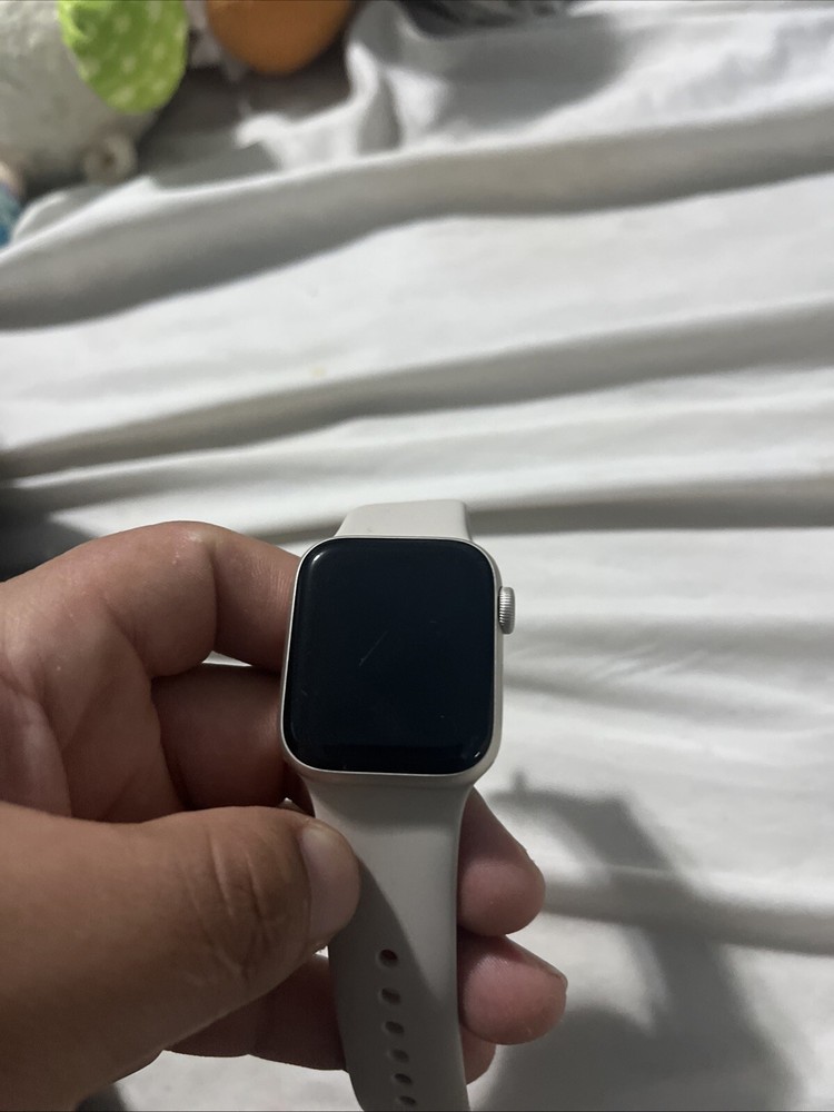 Apple Watch SE 44mm Gold Aluminum Case Pink Sport Band GPS + Cellular