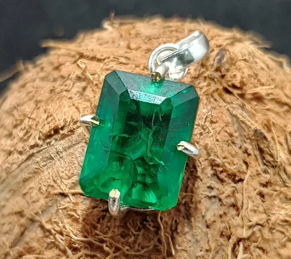 Stunning 25 Ct Certified Emerald 925 Solid Silver Pendant Gemstone