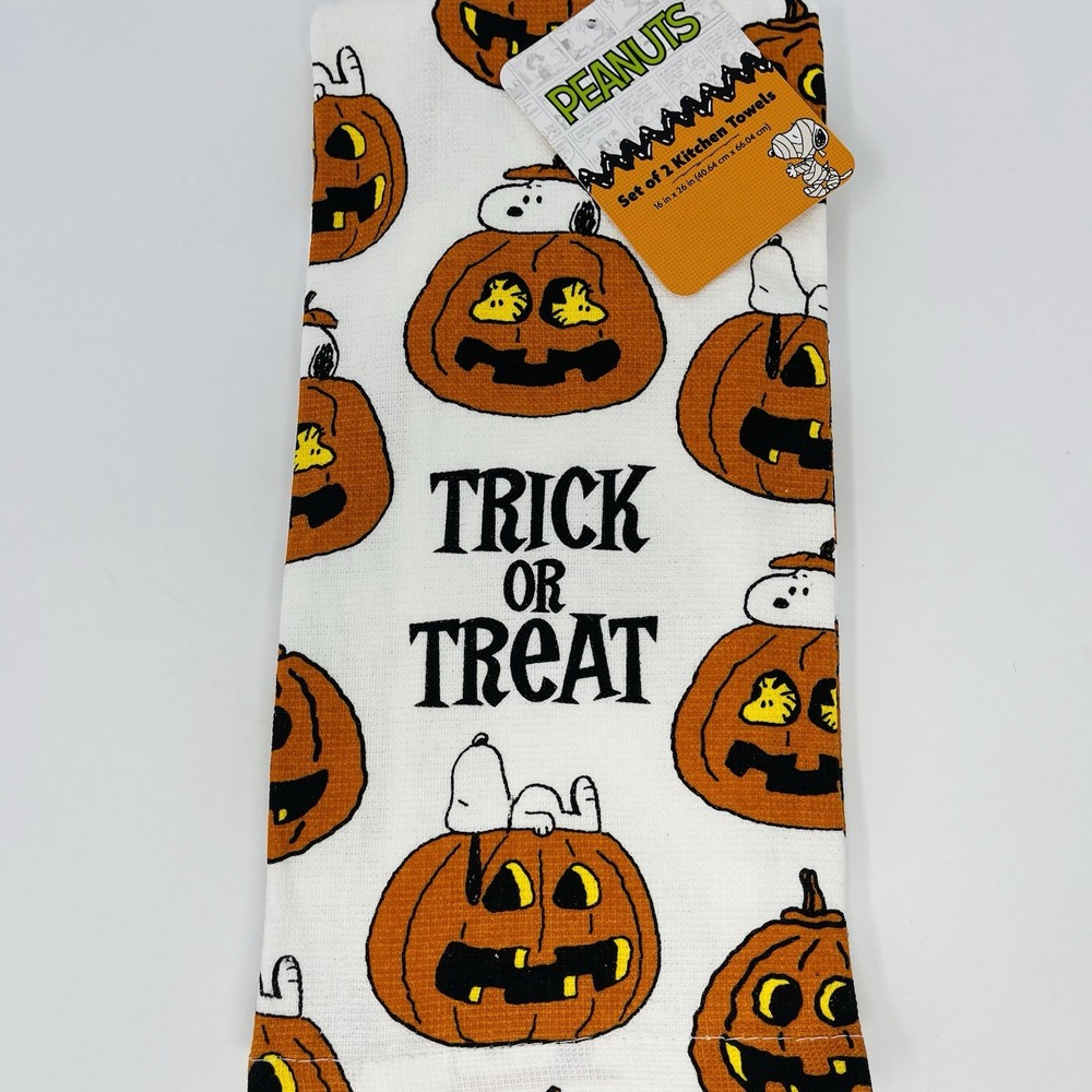 PEANUTS Snoopy 2 Pack Hand Kitchen Towels Halloween Woodstock Trick Or Treat NEW