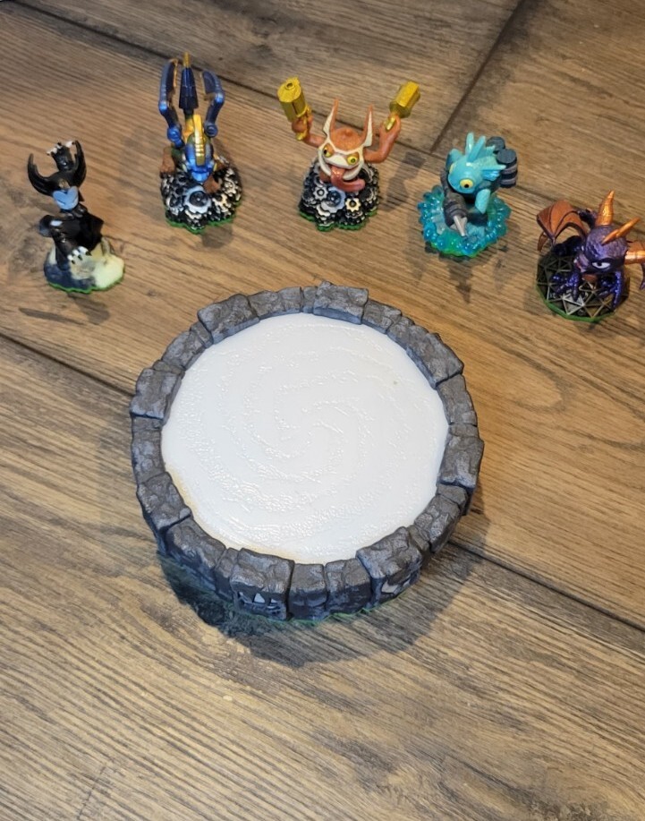 Wireless Portal of Power for Nintendo Wii and wired POP + 6 Skylanders Figures