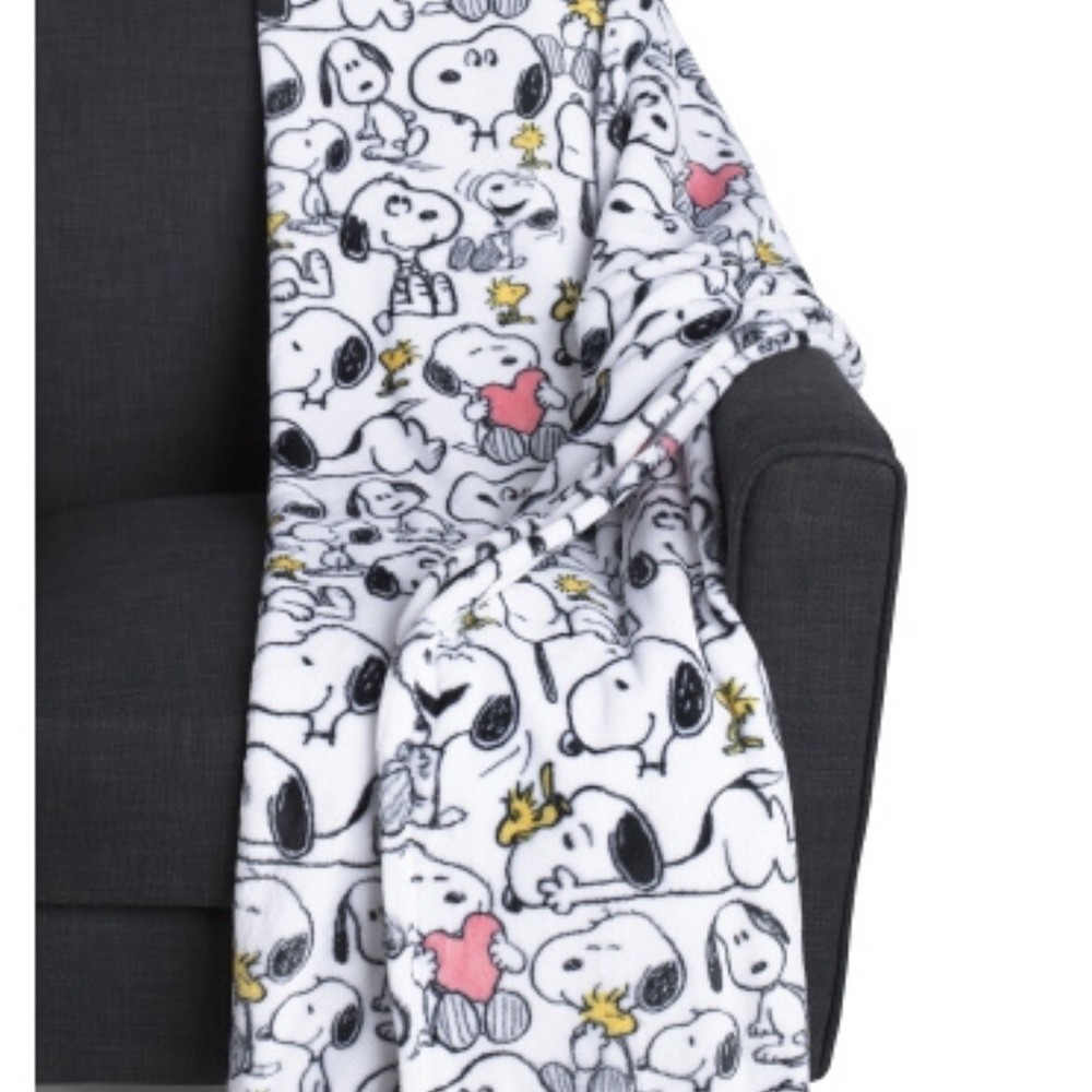 Snoopy & Woodstock Peanuts Throw Blanket 60x70 Inches Valentine Hearts Hugs Love Cozy Gift