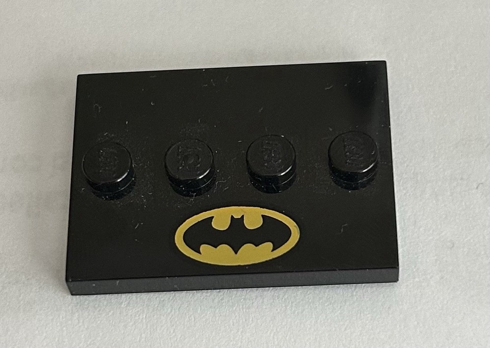 LEGO 3 x 4 Plate Tile 4 Studs in Center Batman Logo Minifigure Stand