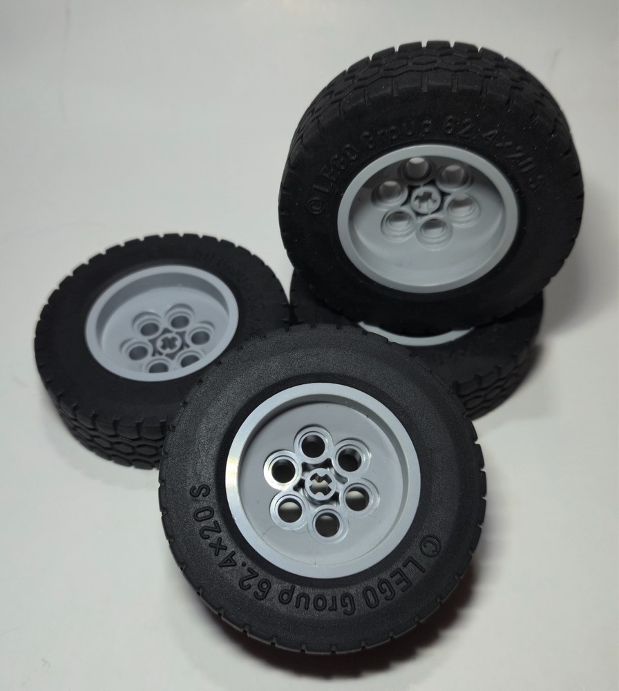 LEGO Technic 43.2mm x 18mm Gray Wheels With 62.4 x 20 S Black Tires, Lot Of 4