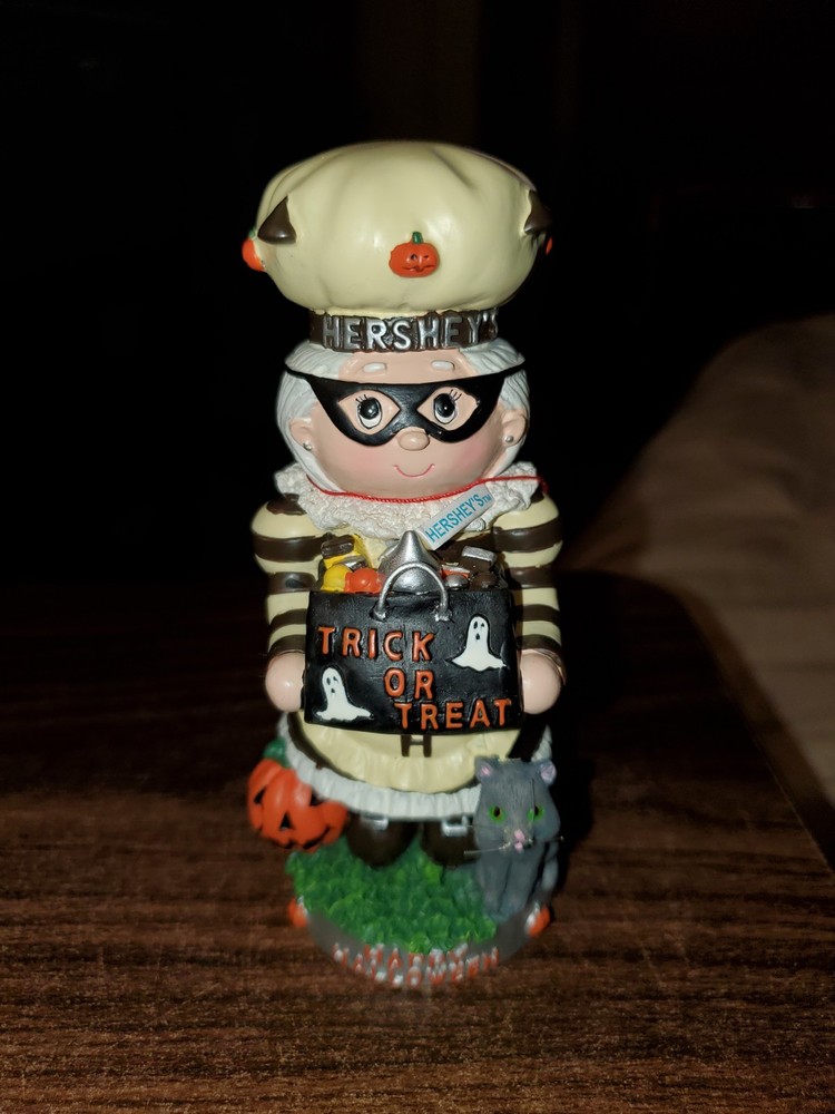 2001 Hersheys Chocolate Halloween Trick Or Treat 5.5 Inch Collectible Figurine