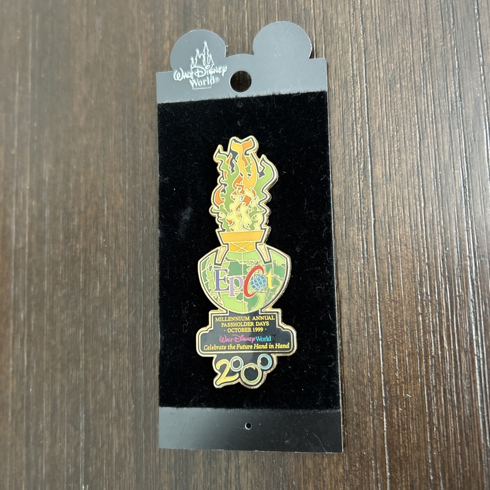 Disney WDW Epcot 2000 Millennium Annual Passholder Pin Oct 1999 Card
