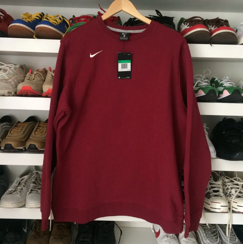 NIKE Sportswear Club Fleece Sweatshirt - NWT - XLARGE - Cardinal - 839667-380