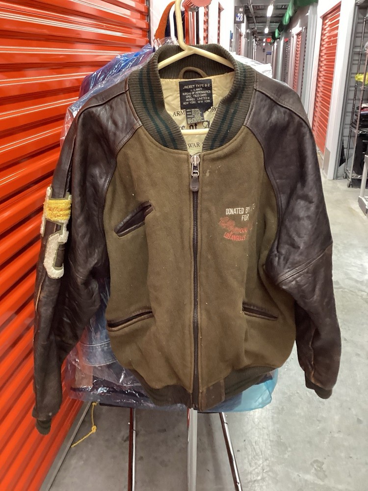 Vintage AVIREX Distressed US Navy Jacket Leather Wool Bomber Hollywood Canteen L