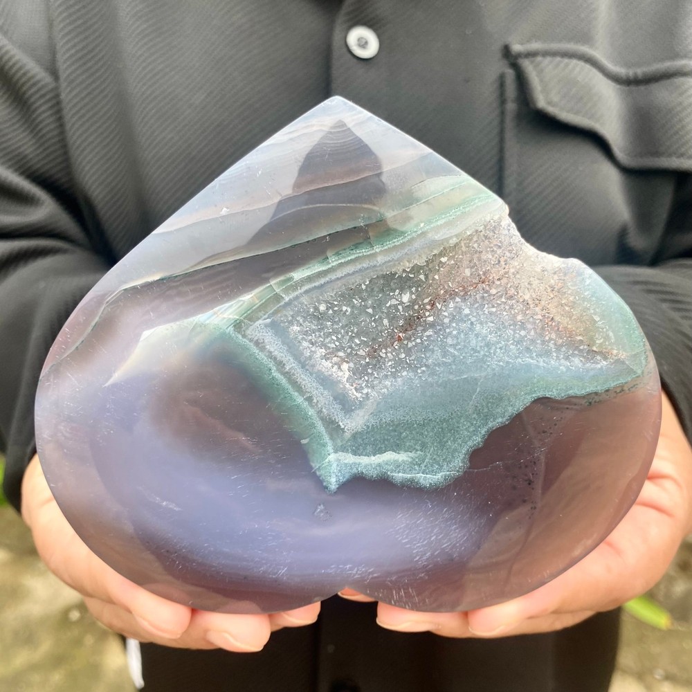 268G Natural striped agate crystal cave carved heart-shaped quartz crystal-