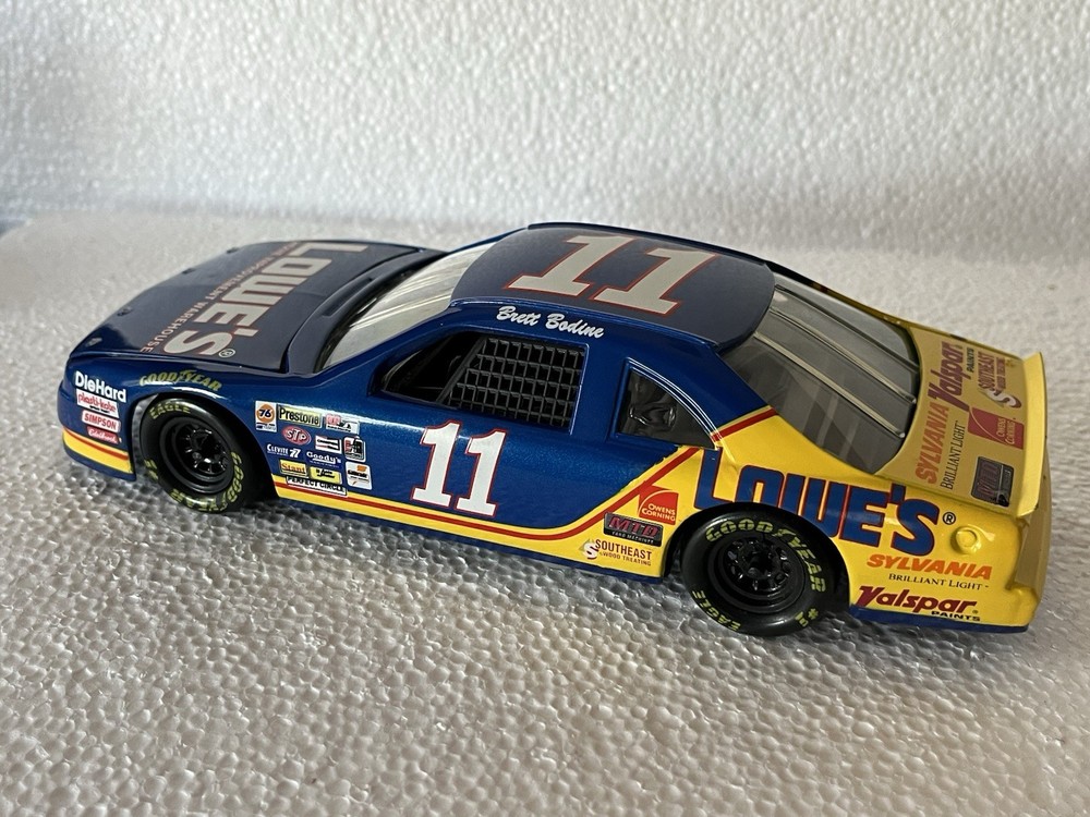 Revell 1991 Ford Thunderbird Diecast Model #11 Brett Bodine NASCAR 1:24 Lowe’s