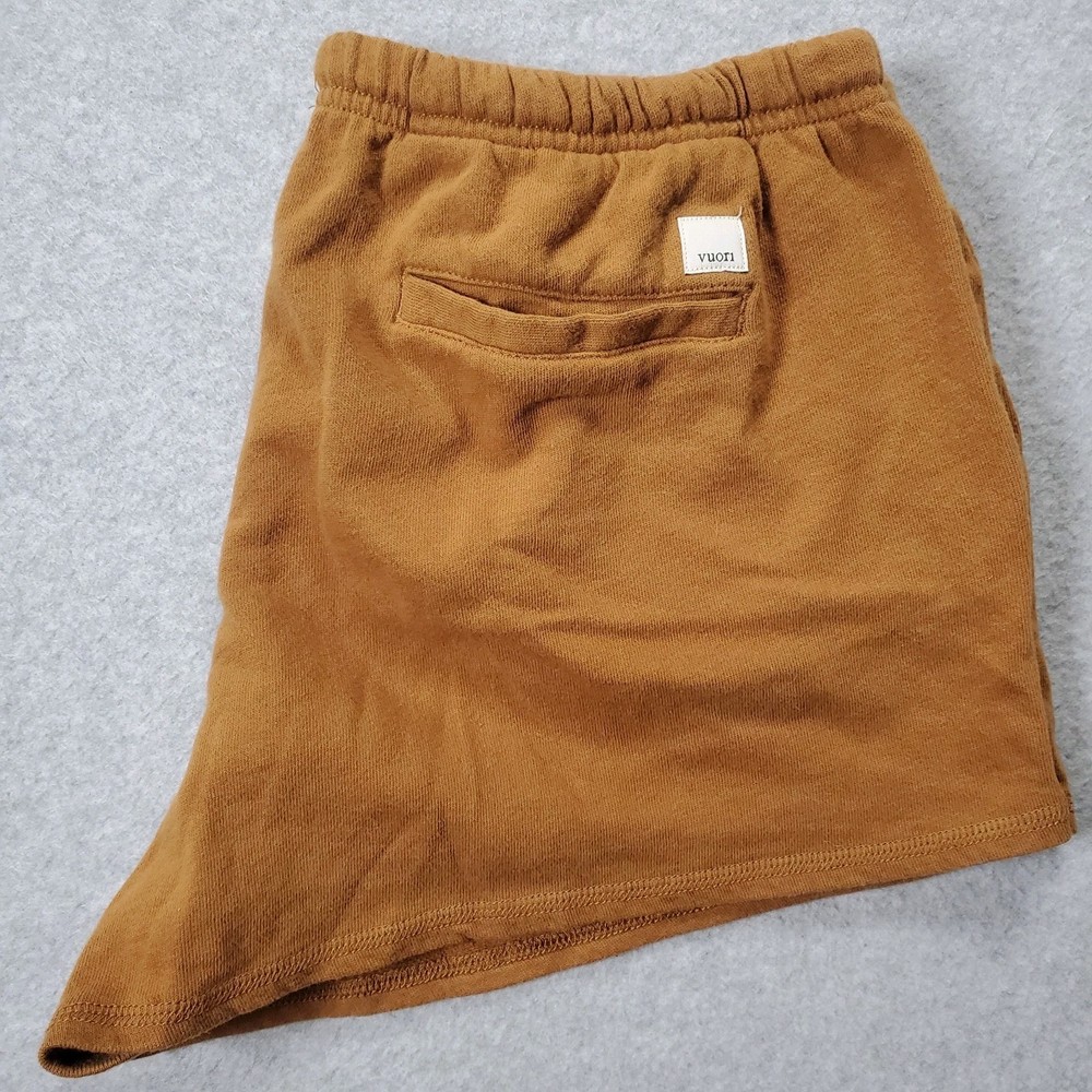 Vuori Sunnyside 2-inch Relaxed Fleece Shorts in Cinnamon Size Medium with Drawstring