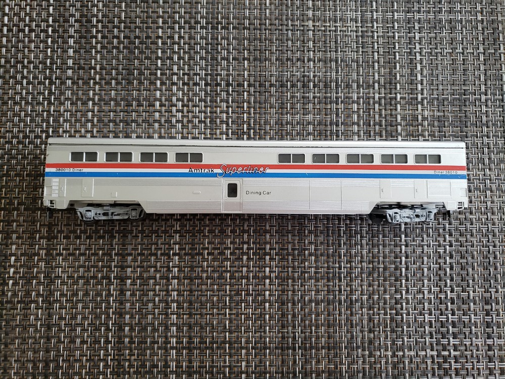 Vintage HO scale Amtrak #38010 Superliner Dining Passenger Car