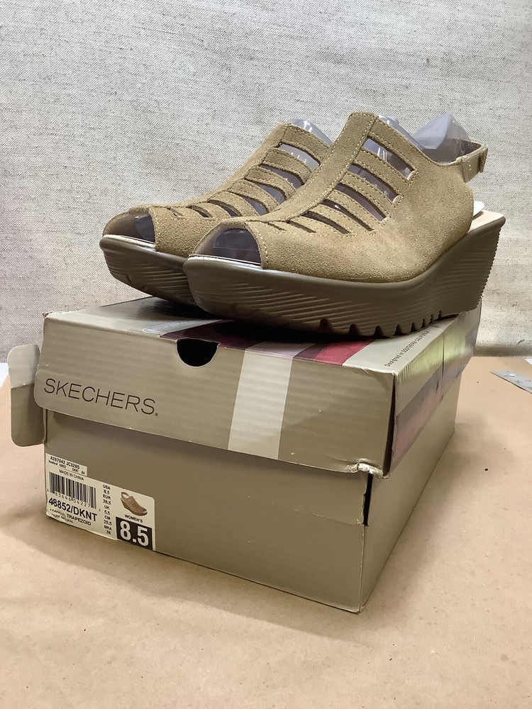Skechers Sandals Wm 8.5 Parallel Trapezoid Wedge Heel Beige tan Suede Slingback