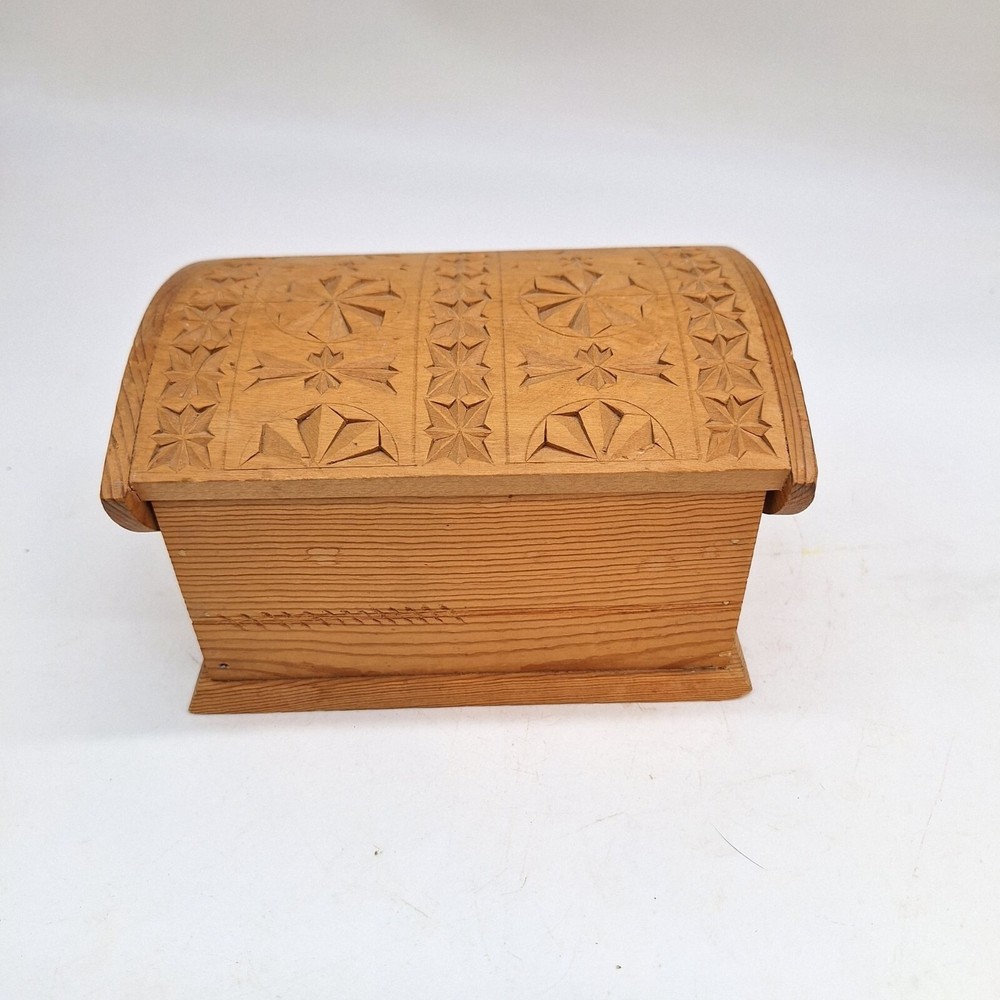 Handmade blond wood chip-carved trinket box with hinged lid 7.5x4.5x5 inches