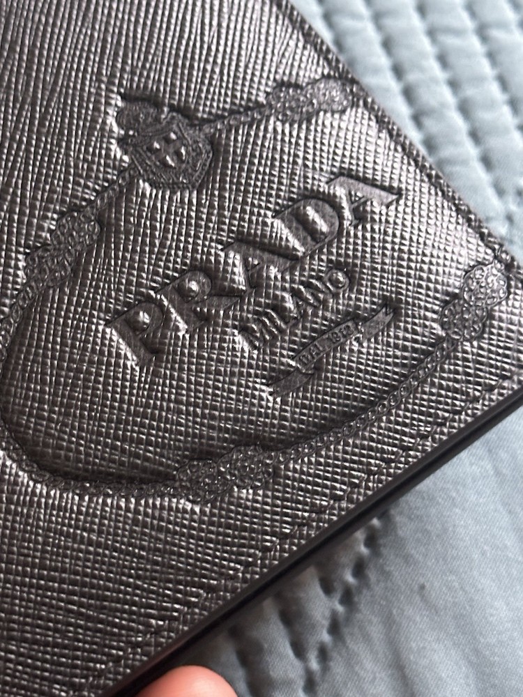 Prada Mens Black Saffiano Leather Bifold Wallet with Logo Brand New Original