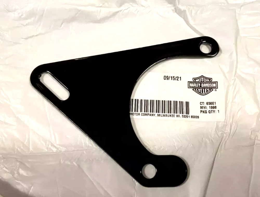 oem Harley-Davidson  Exhaust Pipe Support Mount Fits '99-'06 Touring / 65988-98