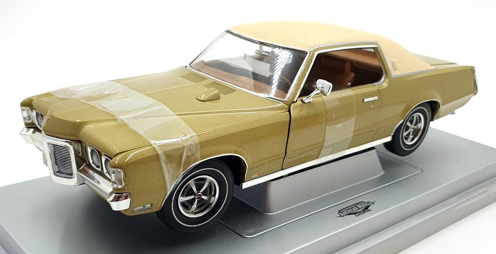 Ertl 1/18 Scale Diecast 33684 - 1969 Pontiac Grand Prix SJ 428 - Gold White