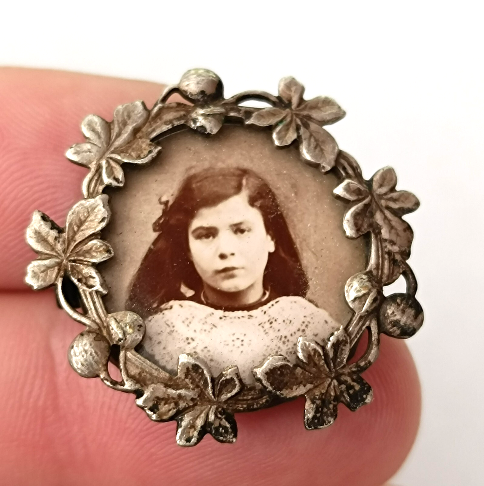 Antique Victorian Art Nouveau Photo Brooch with Floral Frame c1900 Portrait