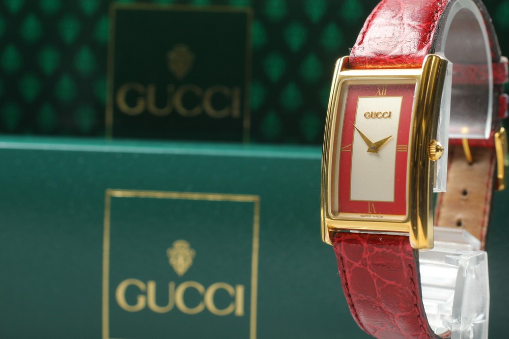 GUCCI 3900L QZ Red Leather Ladies Watch with Gold Plating Full Set Box Papers