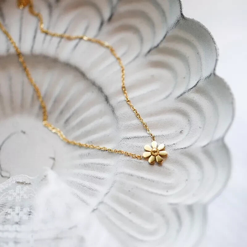 18K Gold Plated Daisy Flower Pendant Chain Necklace for Women