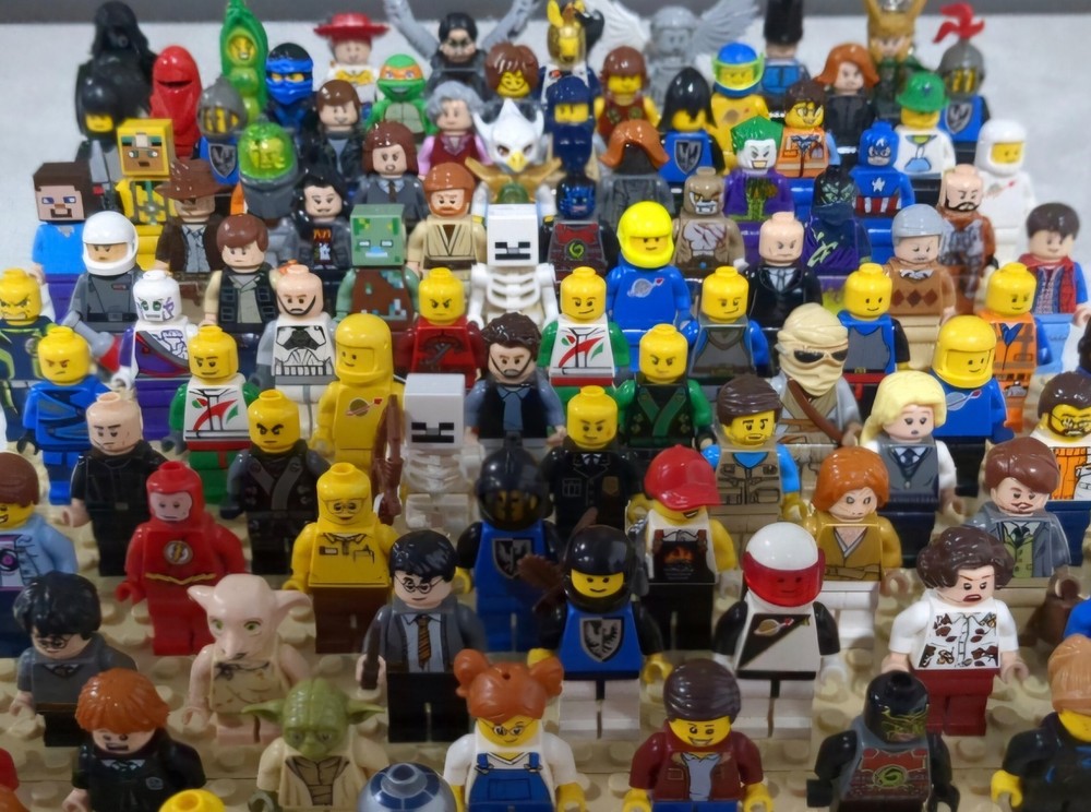 10  LOT Genuine LEGO MINIFIGURES complete  with Accessories