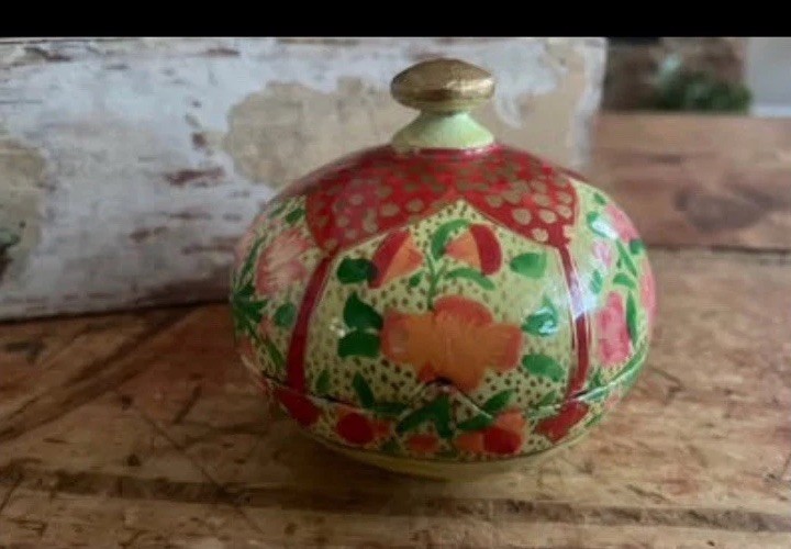 Vintage Handmade Kashmir India Paper Mache Lacquered Trinket Box with Lid
