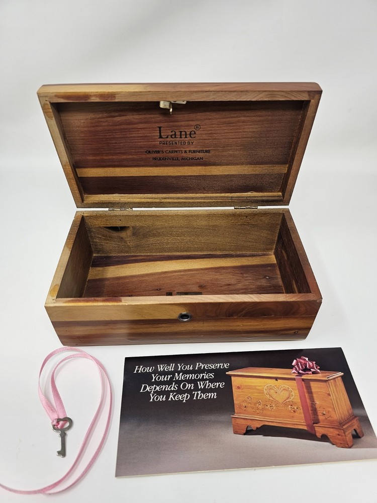 LANE Miniature CEDAR CHEST Box  NO KEY Grad Gift Healy's Furniture BEND, OR