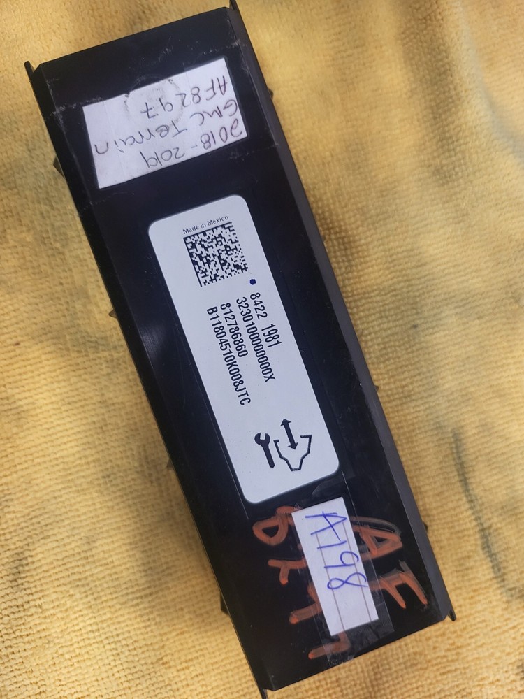 2018-2019 GMC Terrain Temperature Control Module 84221981 OEM