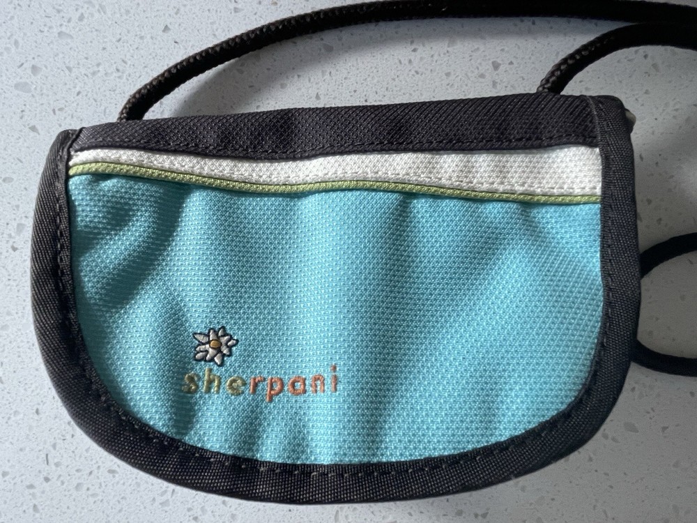 Sherpani Zoe Women’s Blue Brown Creme Nylon Crossbody Daisy Lightweight Zip