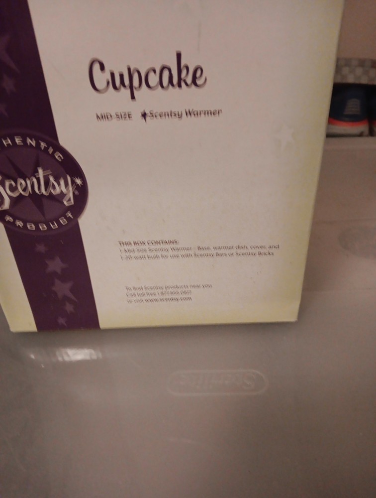 Scentsy Cupcake Wax Warmer Retired Mid-Sized Pink Green With Bulb