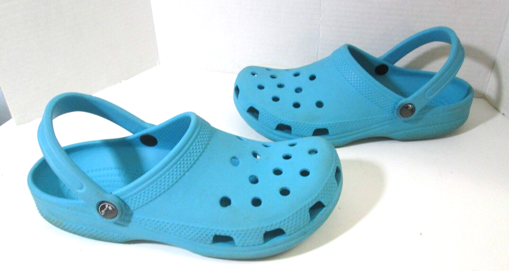 Crocs Aqua Clogs Mens Size 7/Women’s Size 9 VGC  B7
