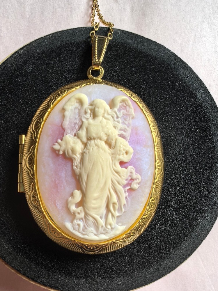 Cameo Pink Angel Locket Pendant Retro Gold-plated Photo Locket Necklace GIFT