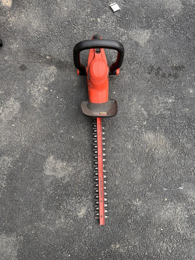 BLACK+DECKER HT22R 4 Amp 22-Inch Dual Action Hedge Trimmer Electric