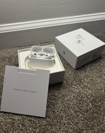 Apple AirPods Pro 2 with MagSafe USB-C Wireless Charging Case in White