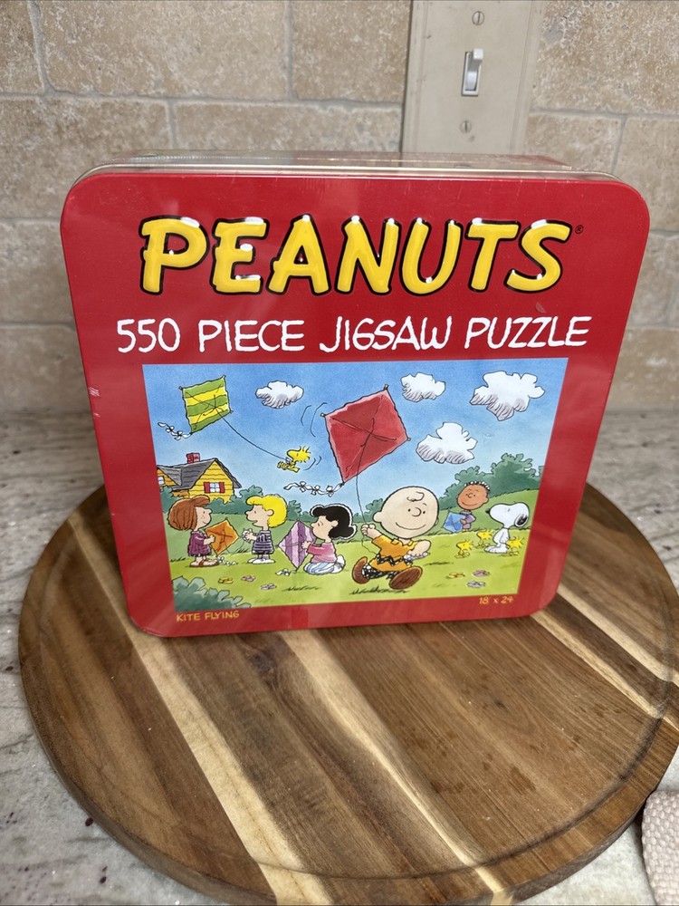 PEANUTS Kite Flying 550-Piece Collectible Puzzle in Tin Sealed NEW