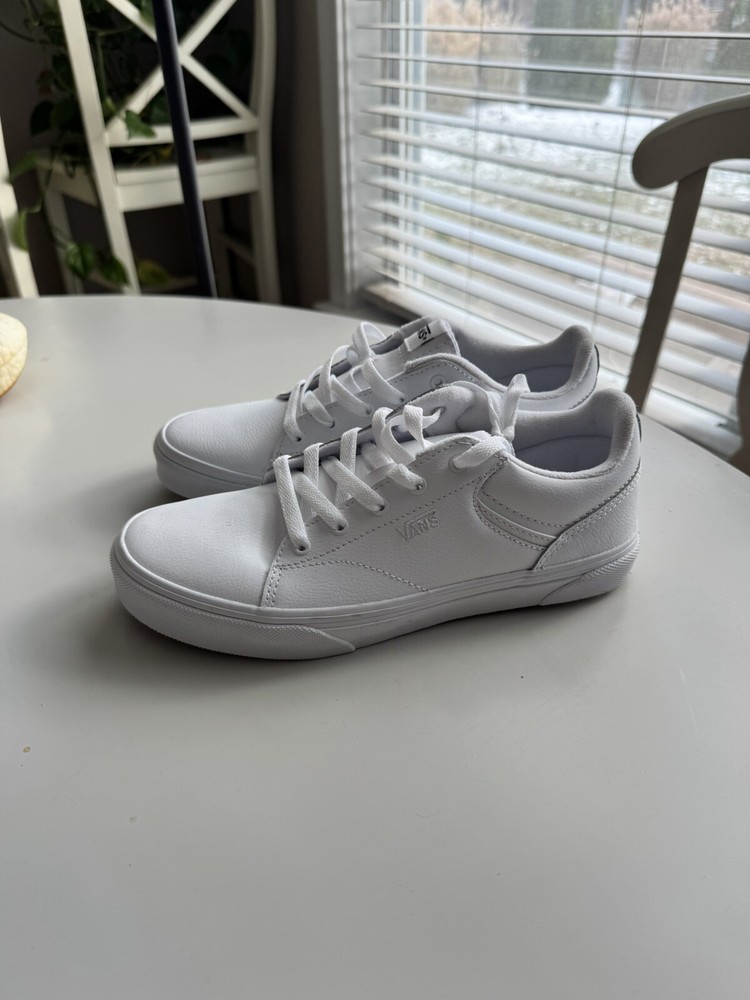 White Vans Seldan Sneaker Big Kids Size 5.5
