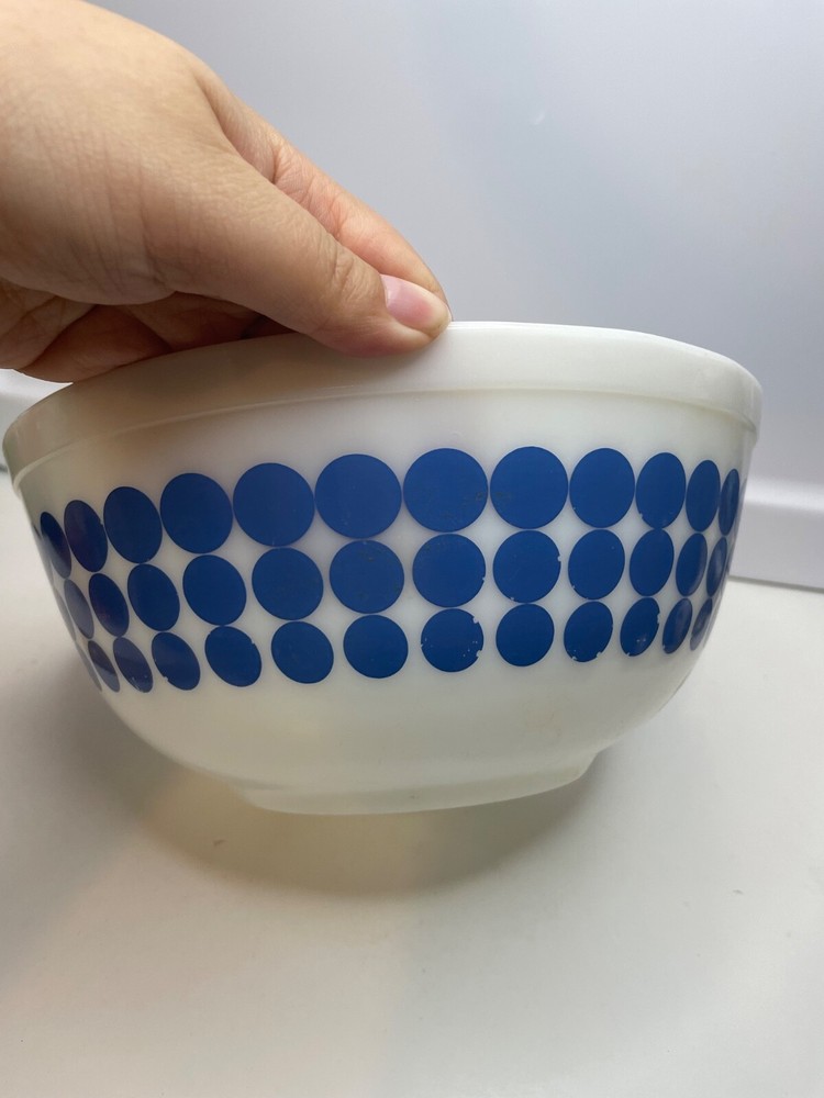 Vintage Pyrex 403 Blue Polka Dot 2.5 Quart Mixing Bowl