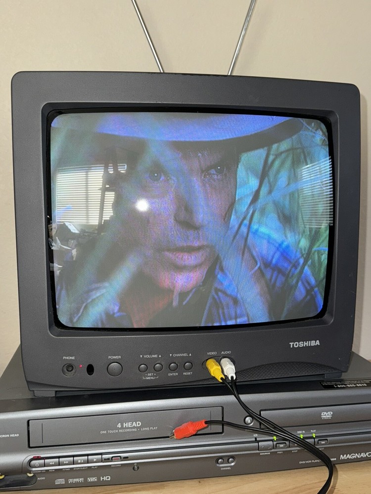 Toshiba 13A23 VTG CRT Retro Gaming Video Game TV Television NO REMOTE