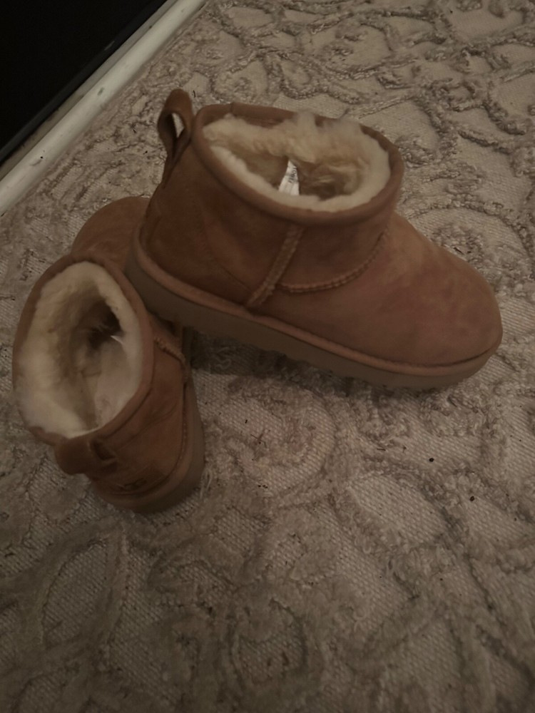 UGG Women's Classic Ultra Mini Ankle Boot - Size 7, Chestnut