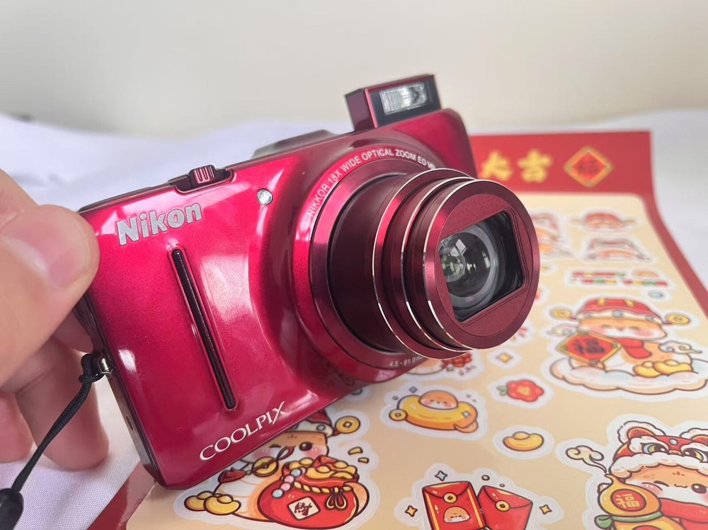 Nikon COOLPIX S9300 16.0MP Digital Camera 18x Optica Zoom Red English