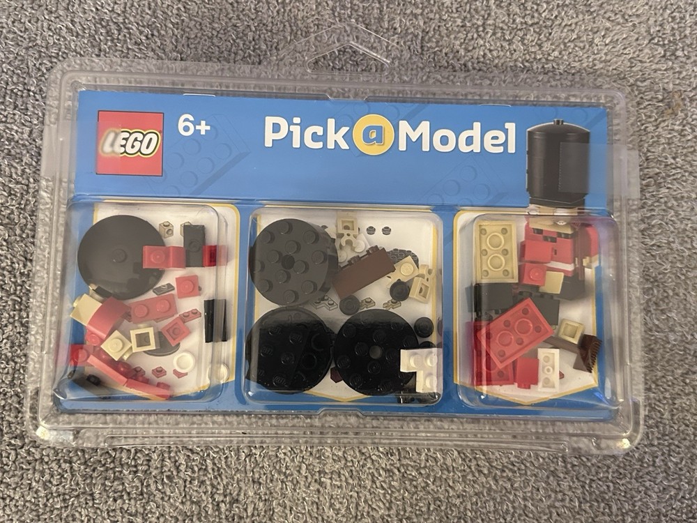 LEGO Pick a Model: Guardsman (3850033)