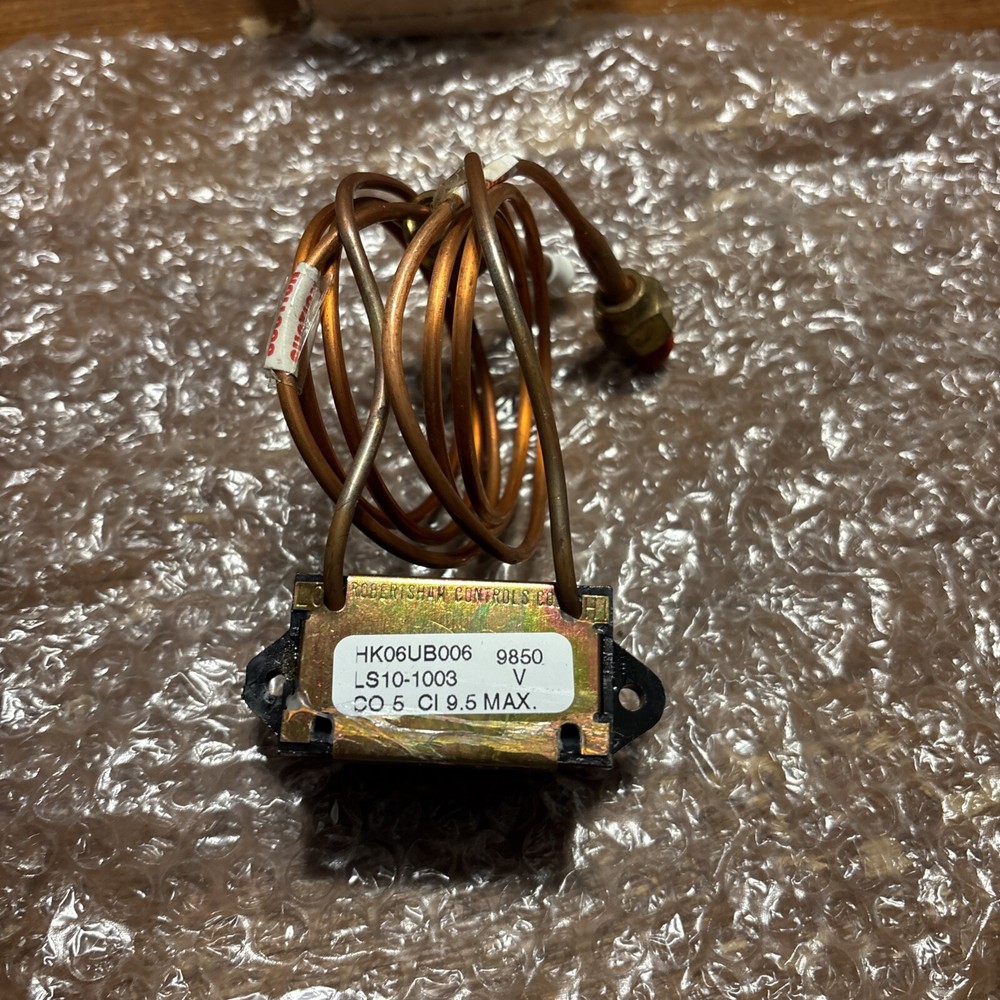 CARRIER HK-06UB-006 OIL PRESSURE SWITCH HK06UB006 NOS