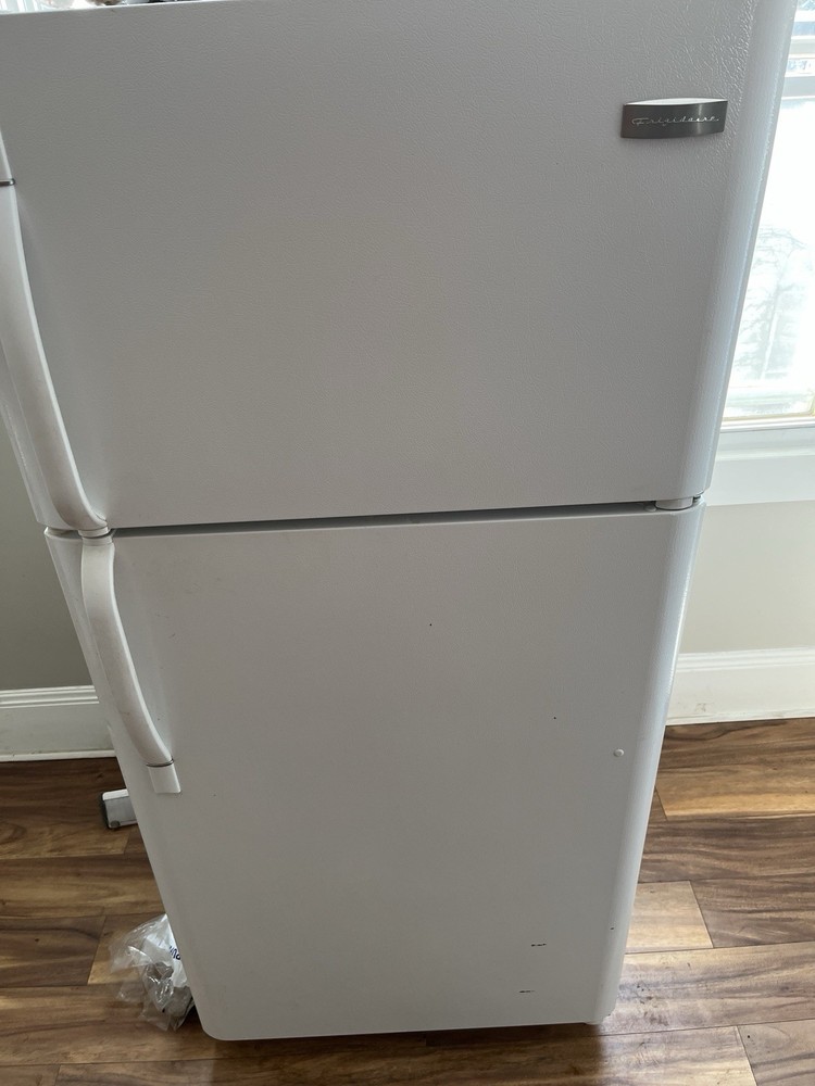 Frigidaire Haier HRF-521DS6 White Top-Freezer Freestanding Refrigerator, 2 Doors