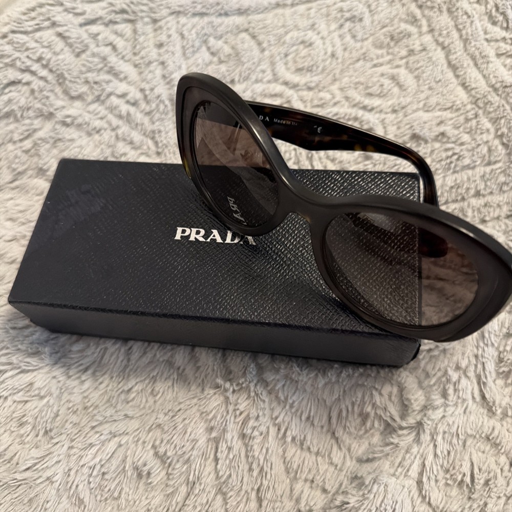 Beautiful Prada sunglasses for women, excellent condition