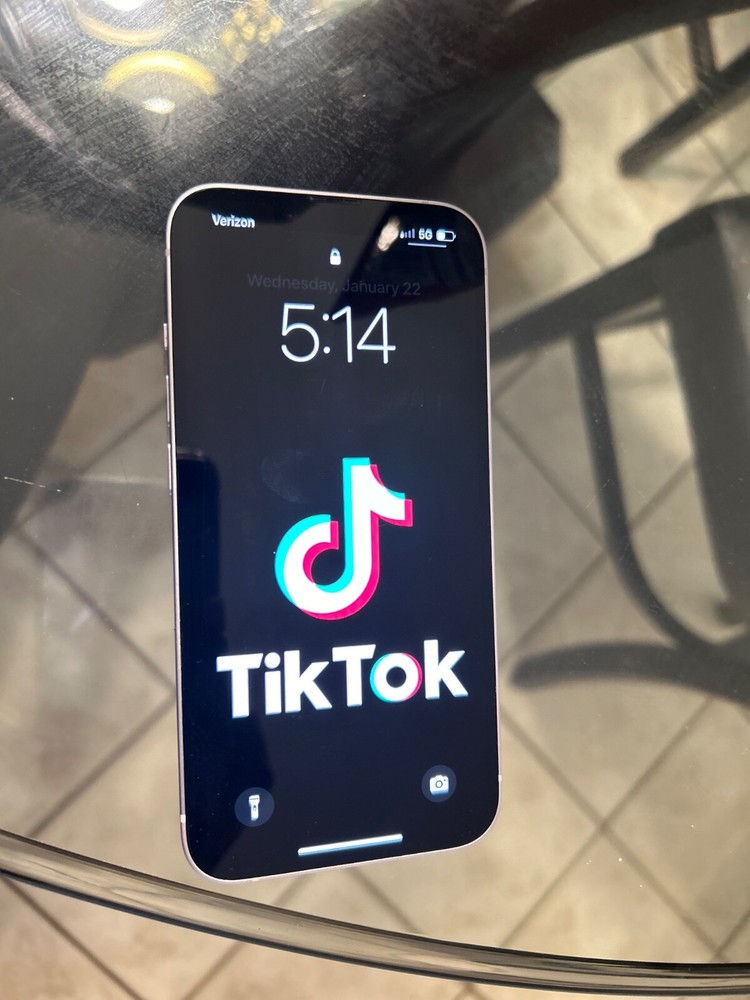 For sale: iPhone 14 with 256 GB storage, compatible with Verizon. This device is