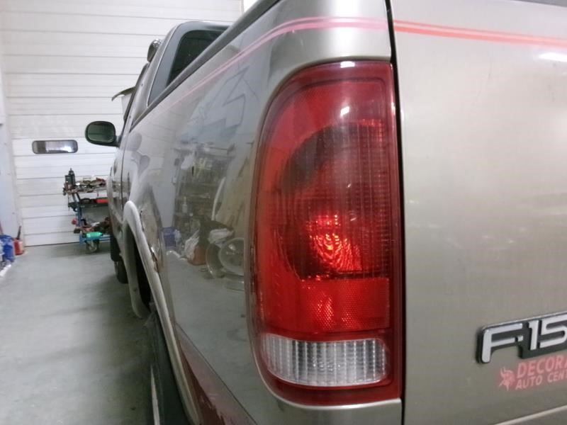 99-07 Ford F250SD Pickup Left Tail Light Driver Side 2110090