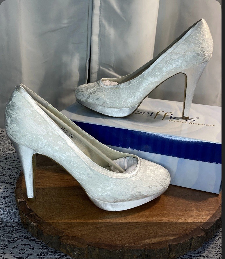 Elegant White Brigette Lace High Heels Size 10 Medium